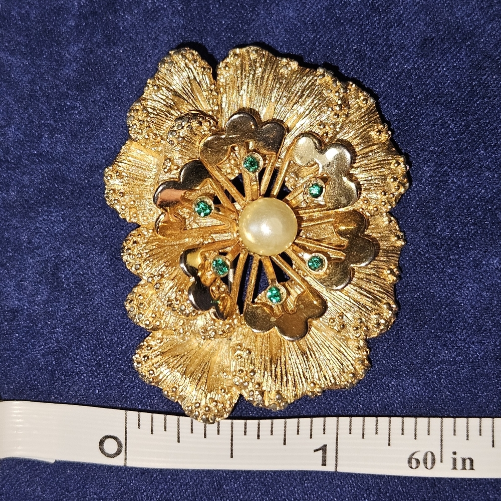 Sarah Coventry Gold Tone Floral Brooch with Green Stones and Faux Pearl - Picture 5 of 5